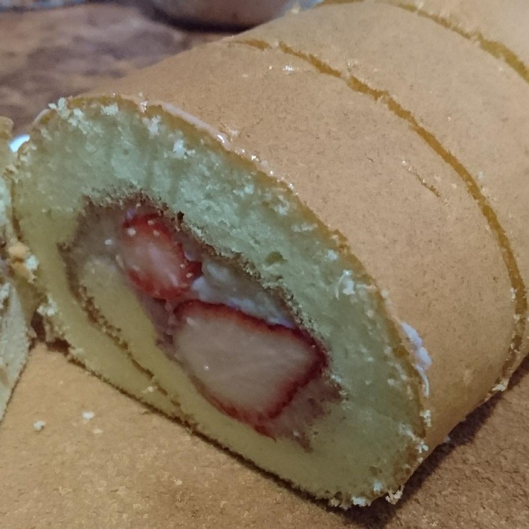 香濃草莓蛋糕卷(新鮮草莓卡士達醬內餡) : Michelle Hsu 一起做