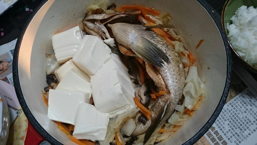 鑄鐵鍋料理-無水蒸魚 : 盧吟秋 一起做