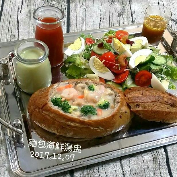 海鮮濃湯麵包盅[好侍北海道白醬料理] : 伊的親子早餐日記 一起做