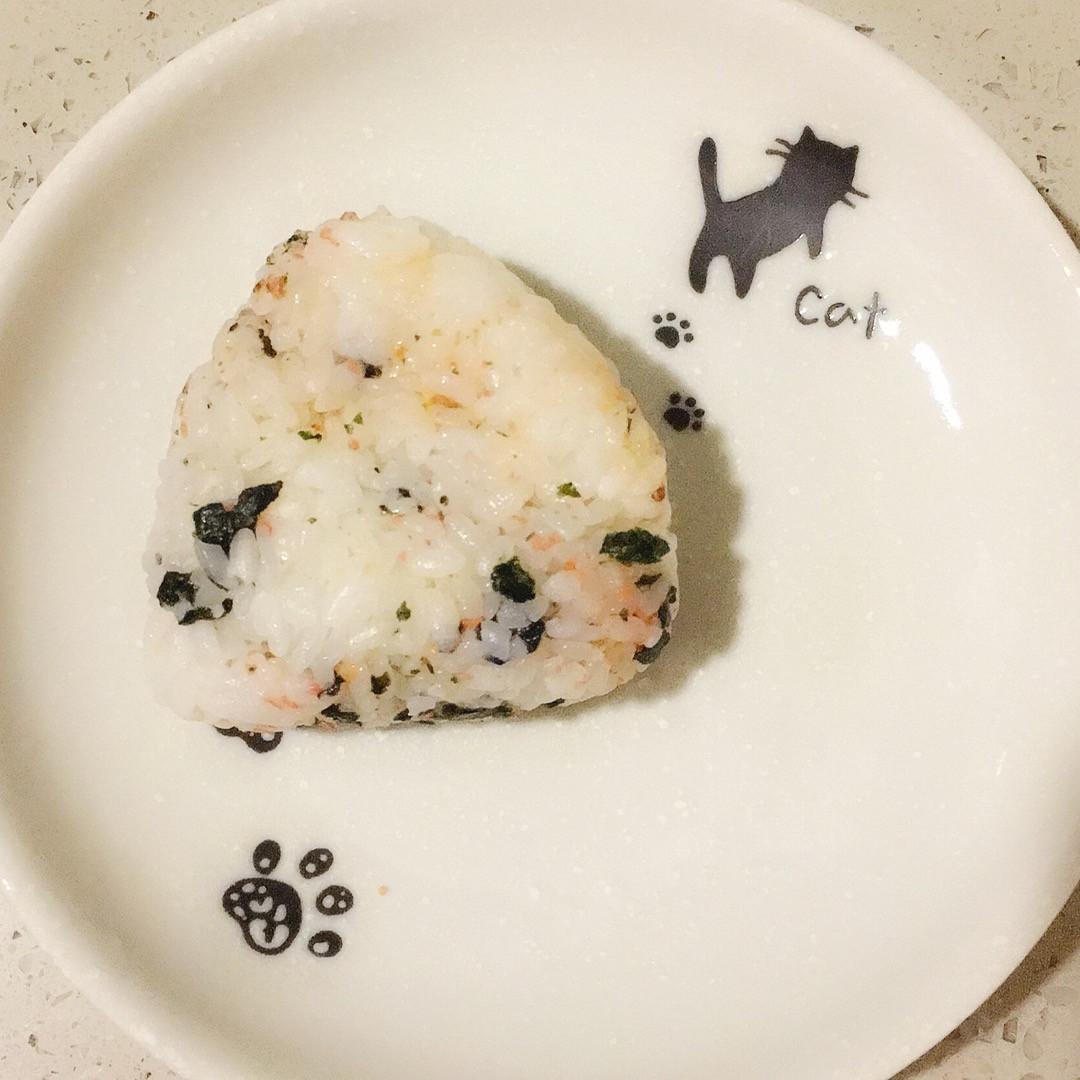 青菜鮭魚飯糰  : 花式小燒包烤cake 一起做