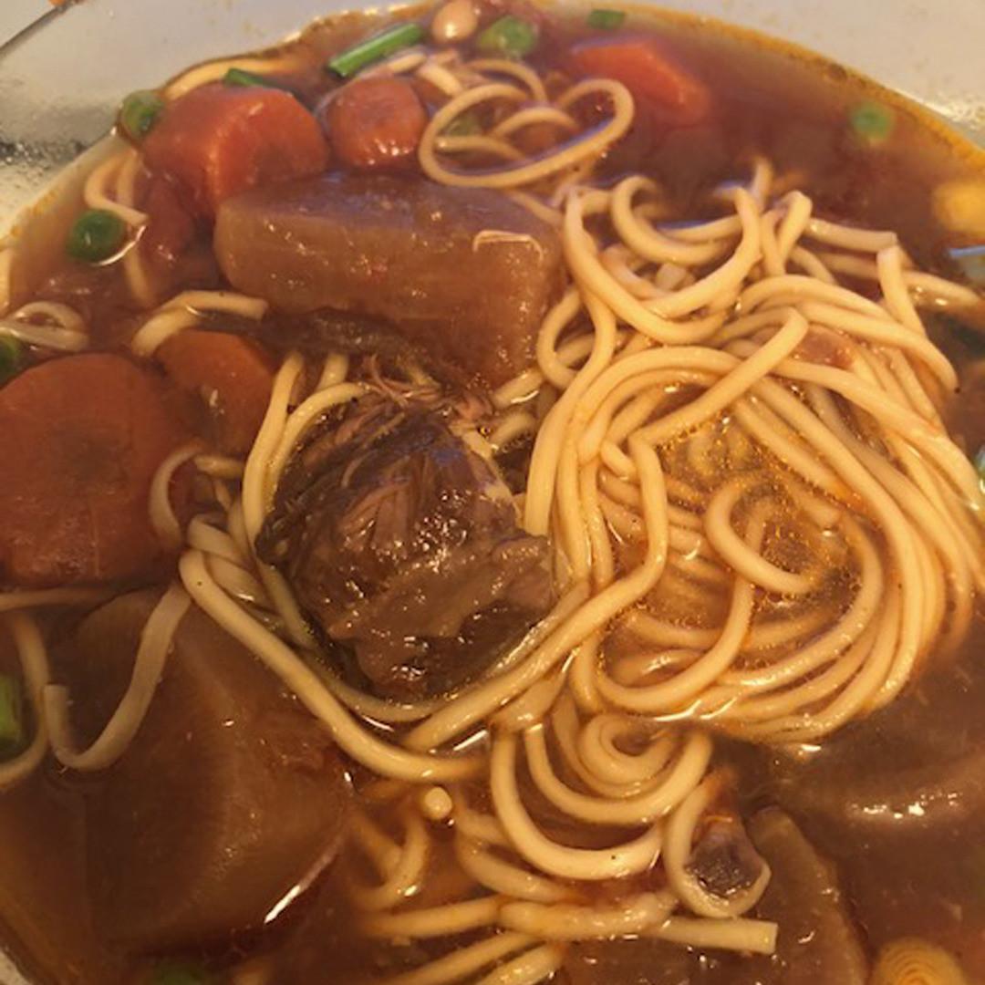 紅燒牛肉麵beef noodles  : Hsin Tsai 跟著做