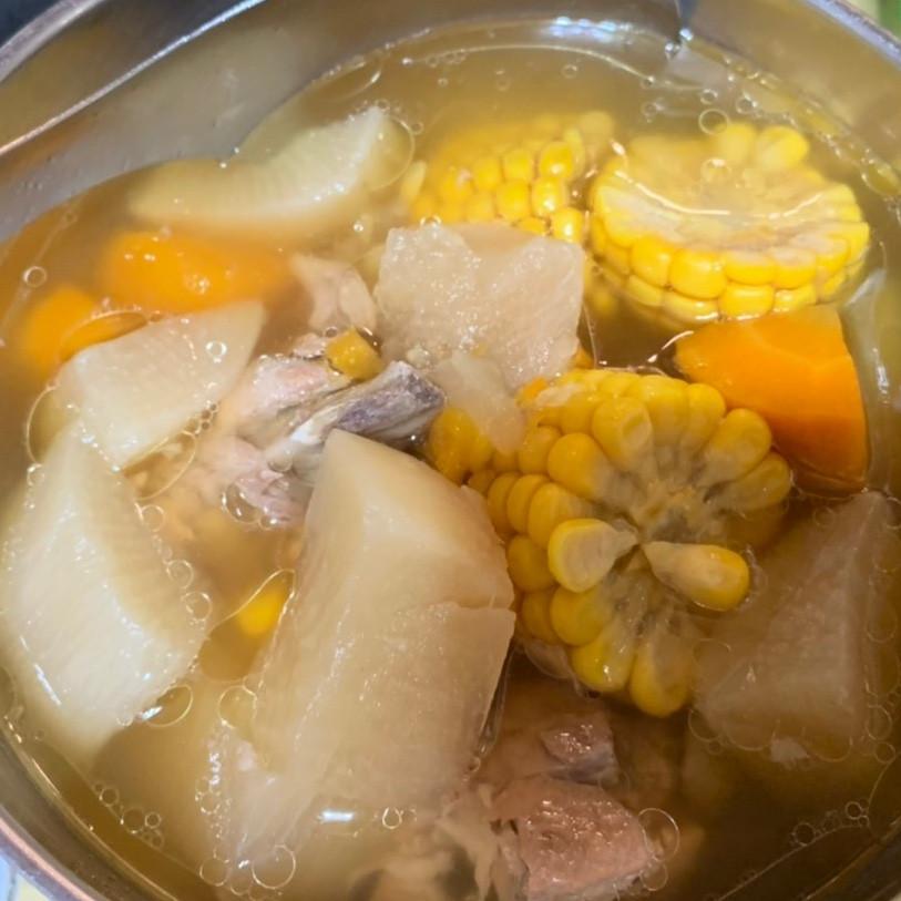 省時簡單清甜蘿蔔玉米排骨湯 : 豆媽咪 一起做