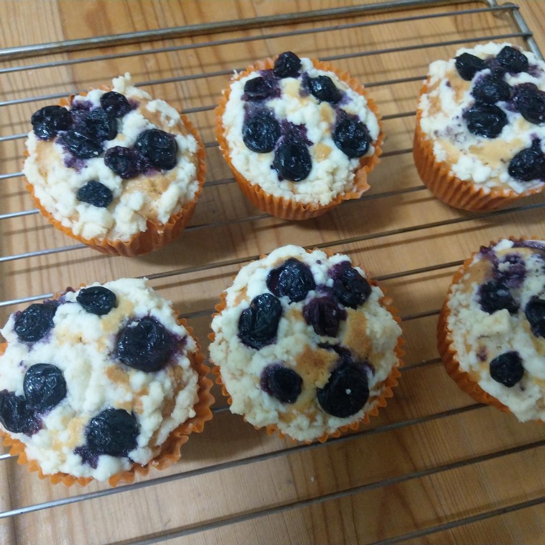 酥粒藍莓馬芬蛋糕
❙小烤箱料理❙ : sabdra 跟著做