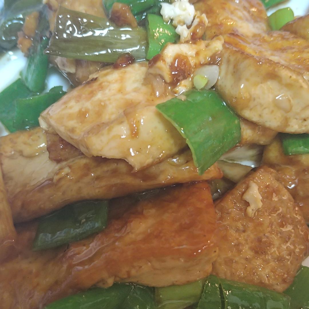 簡易紅燒豆腐 🍱
新手。家常菜。晚餐 : YL Wang 一起做