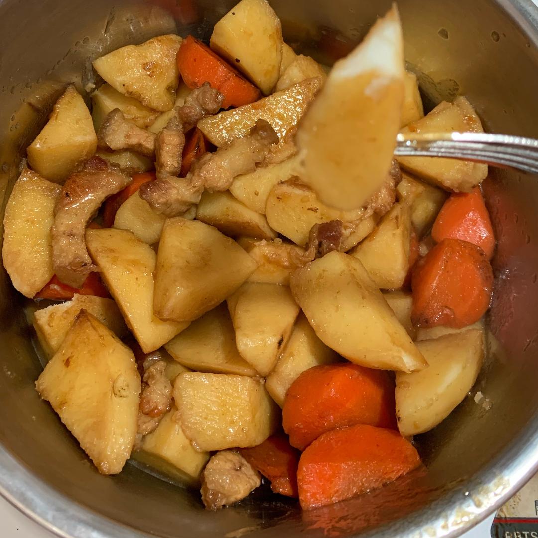 紅蘿蔔馬鈴薯燉肉 : 鄭雅丰 一起做