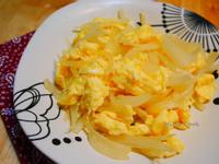 5分鐘快速料理-蛋嫩洋蔥甜的洋蔥炒蛋