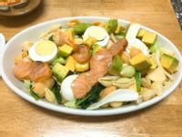 減重食譜-燻鮭魚酪梨沙拉