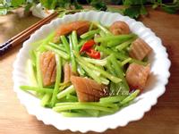 參考食譜 : 芹菜炒魷魚