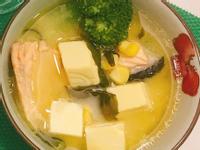 鮭魚味噌雞蛋豆腐湯