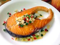 參考食譜 : 蒜香奶油鮭魚