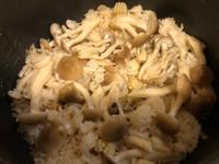 電子鍋菇菇炊飯