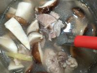 菇菇綠竹筍排骨湯-快煮鍋版