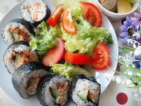 健康早午餐 ~ 芥末鮭魚小黃瓜肉鬆海苔卷