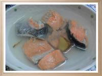 Y芬的小廚房--鮭魚頭湯