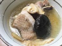 香菇花膠雞湯，養氣美顏，哺乳聖品