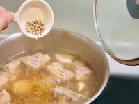 夏日爽口：白胡椒香氣「新加坡肉骨湯」