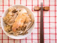 【昨日的美食】鮭魚牛蒡舞菇炊飯作法 