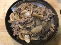 蒜香蘑菇洋蔥牛肉壽喜燒肉片