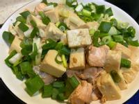 炒鮭魚丁豆腐