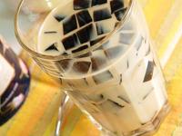 夏日消暑飲品「仙草凍伯爵奶茶」讓你透心涼！ 