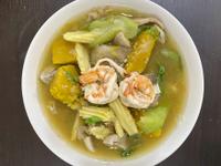 (泰式東北料理)鮮蝦綜合辣蔬菜湯