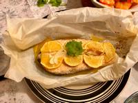 參考食譜 : 紙包檸檬奶油烤鮭魚