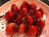 草莓果醬佐草莓
