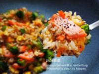 黑胡椒鮭魚炒飯（零失敗）青花菜紅蘿蔔洋蔥