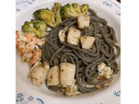 鮮蝦干貝花椰菜青醬墨魚義大利麵-簡單料理