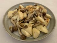 茭白筍炒菇菇