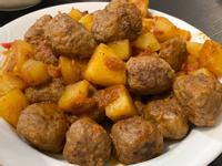 蕃茄馬鈴薯燴牛肉丸