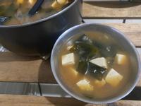 洋蔥海帶芽豆腐味噌湯