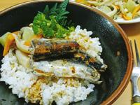 秋刀魚蓋飯 + 魚香佛手瓜