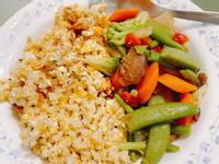 午餐肉蛋炒花椰菜米