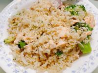鮭魚炒小米飯