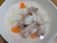 電鍋料理：蘿蔔肋排湯
