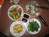 芹菜蛋豆腐、雞腿肉青蔥紅黃甜椒、豆苗菜、蛤蜊湯