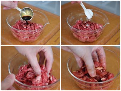 將肉絲醃料的醬油、米酒及糖加入肉絲中，用手抓碼讓味道均勻浸漬，然後靜置15分鐘入味。