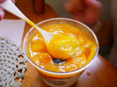 每一口都能吃到滑嫩鮮奶酪及新鮮芒果，真的是夏天的幸福滋味。
