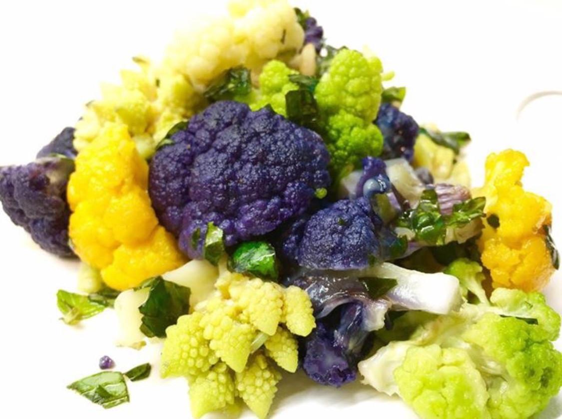 五颜六色的花椰菜 库存照片. 图片 包括有 五颜六色, 蔬菜, 会议室, 健康, 新鲜, 国家（地区）, 空白 - 27172784