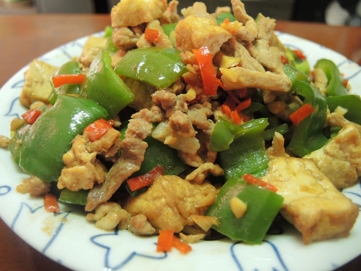 炒油豆腐青椒怎么做_炒油豆腐青椒的做法_豆果美食